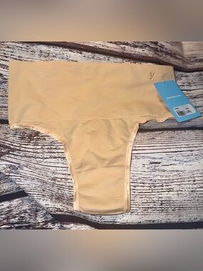 NWT Yummie Ultralight Shaping Thong